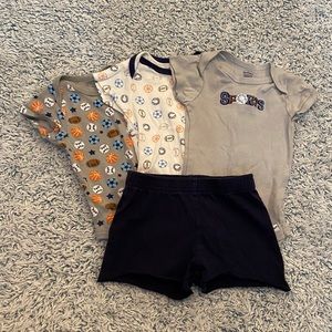 👀 4/$12 Set of 3 Onesies & Matching Shorts